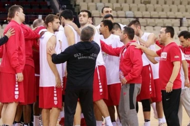 Utihnuo zeleni deo Atine: OLIMPIJAKOS NAPRAVIO BREJK U OAKA ARENI!