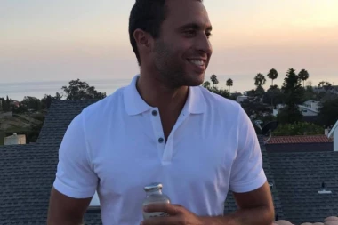 DAME, NAVALITE! OVAJ DASA daje 10.000 dolara onom ko mu nađe PRAVU!