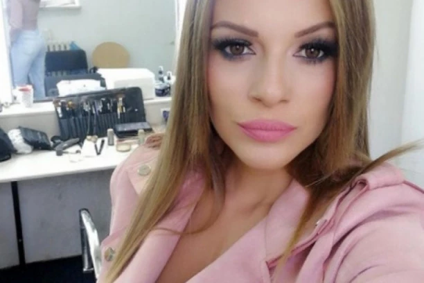 JELENA KOSTOV DOŽIVELA STRAVIČNU NESREĆU, PA PROGOVORILA O SVOM PROBLEMU: Pevačica otkrila u kakvom joj je stanju KIČMA!