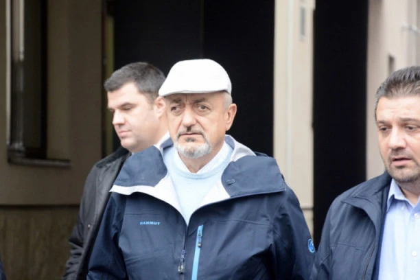 Stanje mu se naglo pogoršalo, ni respirator mu nije pomogao: Kako su izgledali poslednji minuti Kosmajčevog života