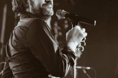 LUKAS UVEO BEOGRAĐANE U NOVU GODINU CECINOM PESMOM!