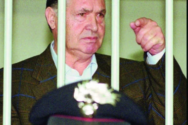 UBIJAO GOLIM RUKAMA, ALI I TONAMA DINAMITA! DEČAKA SPRŽIO U KISELINI