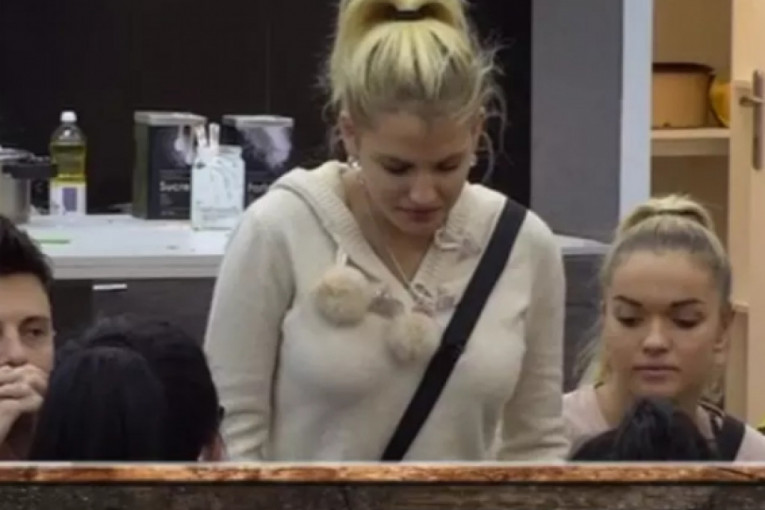 SVE ZBOG MACE: Teodora nazvala Saru folirantom!