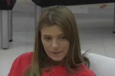 (VIDEO) OPASNA GUZA KIJE KOCKAR muškarce bacila u trans!