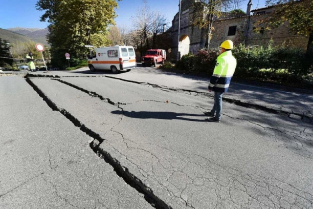 Kome su šta skrivili? Pored virusa, Kinu pogodio i jak zemljotres. Drmao se i Kazahstan!