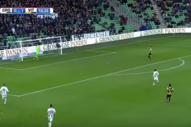 (VIDEO) SMEJE MU SE CEO SVET: Pogledajte autogol fudbalera Vitesea