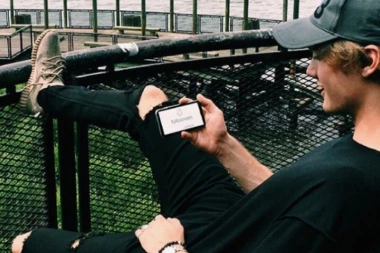 MOŽE BITI SAMO JEDAN: Jedini Jutjubov rival se gasi!