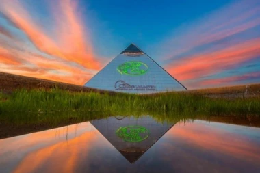 Iako zarađuje milione, JEDNA OD NAJVIŠIH PIRAMIDA JE UKLETA?