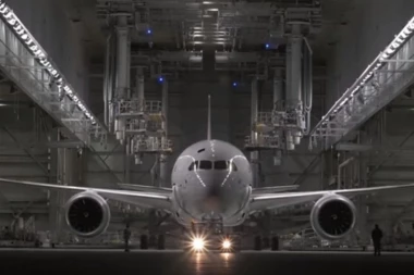 Aršavinova supruga izbačena iz aviona