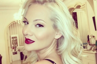 (VIDEO) OŽIVELA LIK POKOJNE MERLINKE: Ilda Šaulić ZAPANJILA promenom, sličnost je NEVEROVATNA!