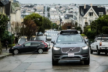 Uber prelazi na autonomne automobile