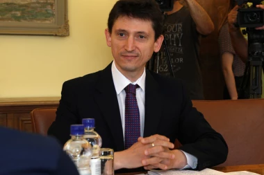 ALEKSANDROVIČ MENJA DLAKU, ALI ĆUD NIKAD: Rusija zloupotrebljava Srbiju I TAČKA