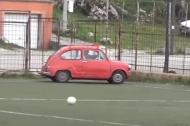 HIT: Crnogorski ekonom fićom sređuje teren