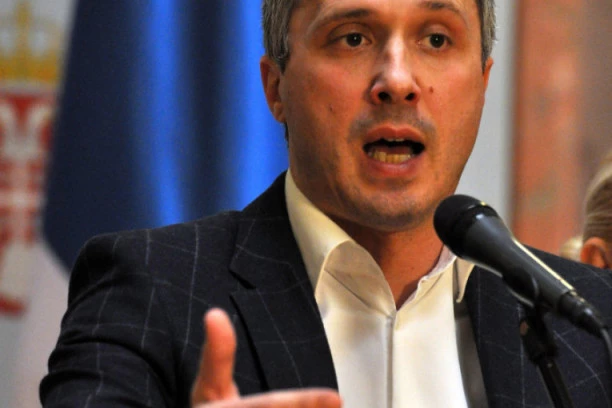 ILI U GROPLANU ILI NIKAKO?! Umišljeni Boško Obradović odbio da gostuje na O2 TV, a žali se na slobodu medija!