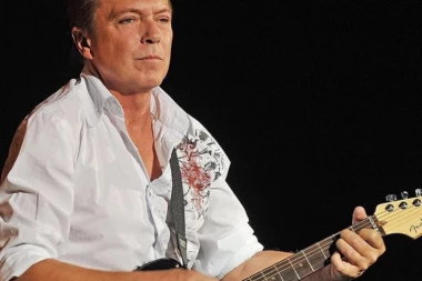 Poznatom pevaču počeli da otkazuju jetra i bubrezi!