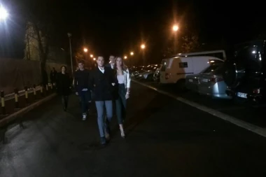 (FOTO) ĐOKOVIĆ U VRELOM ZAGRLJAJU!