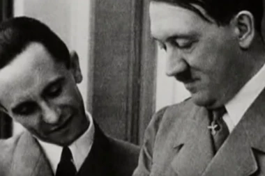 Prodaje se slika na kojoj Hitler grli jevrejsku devojčicu! Da li je to bila ljubav ili propaganda?