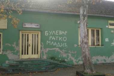 LAZAREVO NA NOGAMA: Mladić je heroj, Hag je korumpiran!