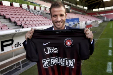 HOLANDSKA ZVEZDA NAPUSTILA DANSKU: Van der Vart ide u Indoneziju