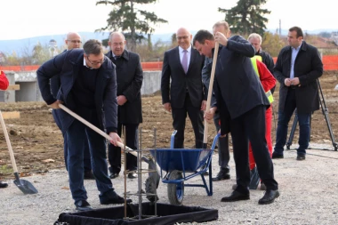 Postavljanje kamena temeljca za fabriku koja će zaposliti više od 1.000 radnika!