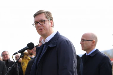 Povodom Dana državnosti Srbije VUČIĆ PRVI PUT DELI ODLIKOVANJA