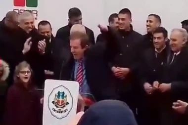 (VIDEO) KARIĆ DOČEKAO CRVENO-BELE U MINSKU: Tri puta ura za Zvezdu!