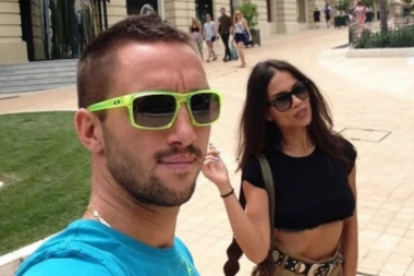 TROICKI ODVEO ŽENU I ĆERKU U MONAKO, a prvo su otišli u princezin vrt!