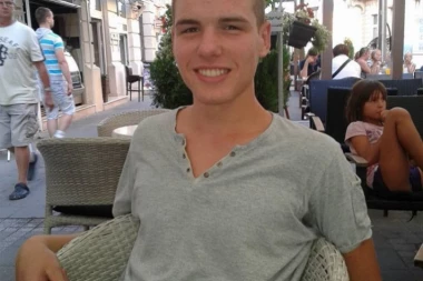 BRAVO, LUKA: Tinejdžer pobedio sve žene u PRAVLJENJU ŠTRUDLI!