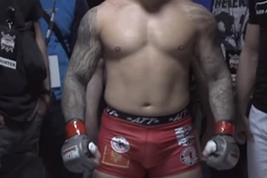 ŠOU PROGRAM U REŽIJI PSIHOPATE: Bakočević pokazivao srednji prst u ringu, doživeo poraz, pa psovao i  vređao rivala!