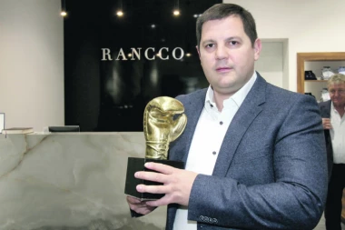 SPREMA SE BOKSERSKI SPEKTAKL: Srbi spremni za osvajanje "Zlatne rukavice" u Areni