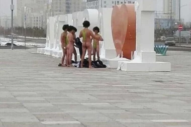 Česi u Kazahstanu se fotkali u BORATOVOM KOSTIMU: Dobili paprenu kaznu, NEĆETE VEROVATI KO JE PLATIO!