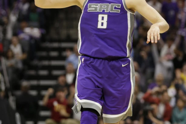 (FOTO) Bogdan utišao američke hejtere slikom iz Partizana!