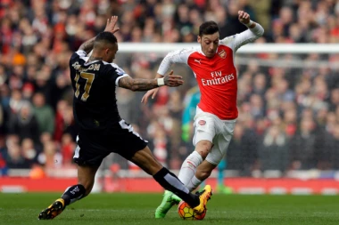 Menadžer Arsenala teši Ozila: ARSENAL JE TVOJ DOM!
