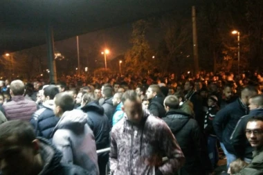 (FOTO) "Grobari" okupirali blagajne, ŠVAJCARCE OČEKUJE PAKAO!