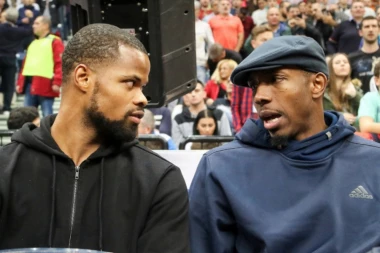 (FOTO) UVEK UZ CRVENO-BELE: Kuk i Nelson bodrili Zvezdu protiv Baskonije