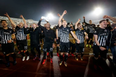 IGRAČI PARTIZANA SLAVILI UZ NARODNJAKE: DONESI DIVLJE MIRISE U NAŠE EVROPROLEĆE