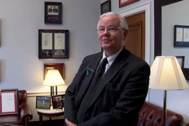 TRAMPOV SENATOR U CENTRU SEKS SKANDALA U SAD