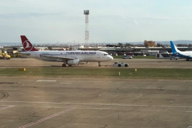 (FOTO) DRAMA NA NEBU: Kapetanu pozlilo, turski avion SPUŠTEN U BEOGRAD!