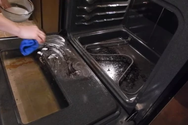 SREDSTVO ZA ČIŠĆENJE OD OTPADAKA! Rerna ima da bude kao NOVA