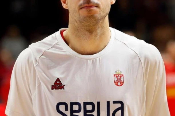 Tepić PONOVO oblači crno-beli dres!