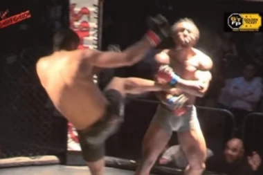 (VIDEO) Gde ovaj udari, tu trava ne raste: NOKAUT ZA SAMO 30 SEKUNDI!