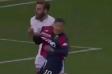 (VIDEO) OPALIO ŠAMAR FUDBALERU ĐENOVE: Evo zašto je isključen De Rosi