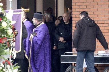 ZAKLEO SE NA SINOVOM GROBU: Otac Marka Markuša obećao da će naći ubicu