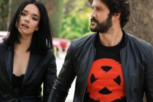 (FOTO) Poznati glumac Stefan Kapičić i njegova supruga predstavili bebu i rastopili srca miliona!