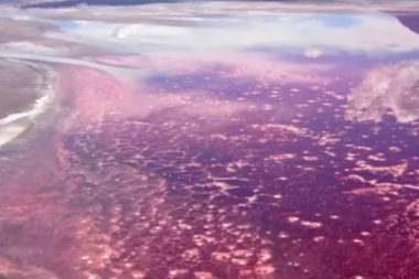 (VIDEO) NAJSMRTONOSNIJE JEZERO NA SVETU: Voda ključa na 60 stepeni i izaziva užasne opekotine