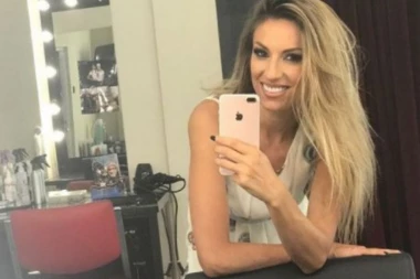 FAN ISPROZIVAO RADU MANOJLOVIĆ, EVO ŠTA MU JE PEVAČICA ODGOVORILA