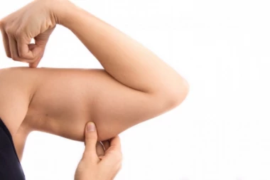 (VIDEO) JEDNOSTAVNE VEŽBE: Do zategnutih ruku za mesec dana