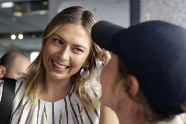 (VIDEO) Lepa Ruskinja dobila ponudu za brak na terenu: NJEN ODGOVOR JE BIO ŠMEKERSKI!