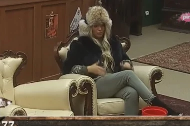 DOBILA JE SLOBU I OKRENULA MI LEĐA: Teodora u suzama zbog odnosa sa Lunom!