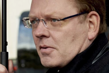 Nemački gradonačelnik dobio nož u vrat! Napao ga pijanac!